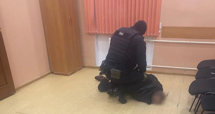 ФСБ задержали двух жителей Первоуральска за взятку чиновнику