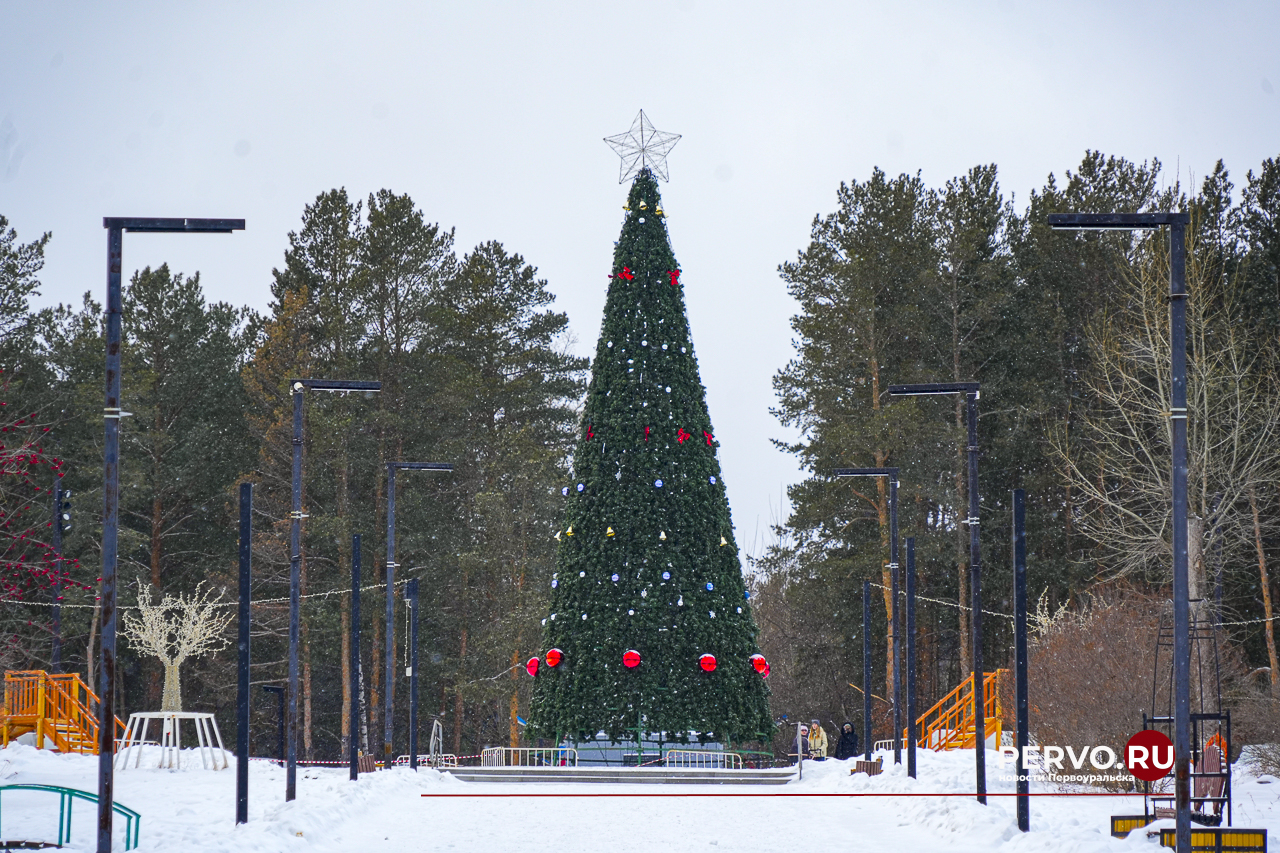 Первоуральск начинают украшать к Новому году