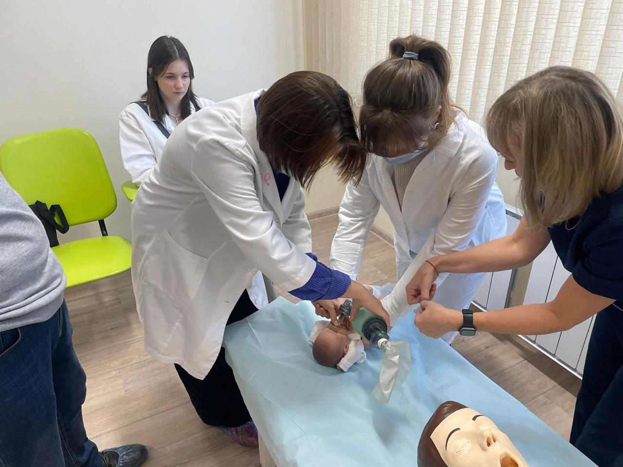 Медкласс успешно проходит практику в детской больнице Первоуральска