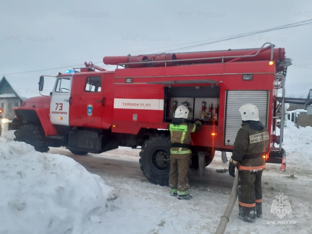 Под Первоуральском сгорел дом и автомобиль
