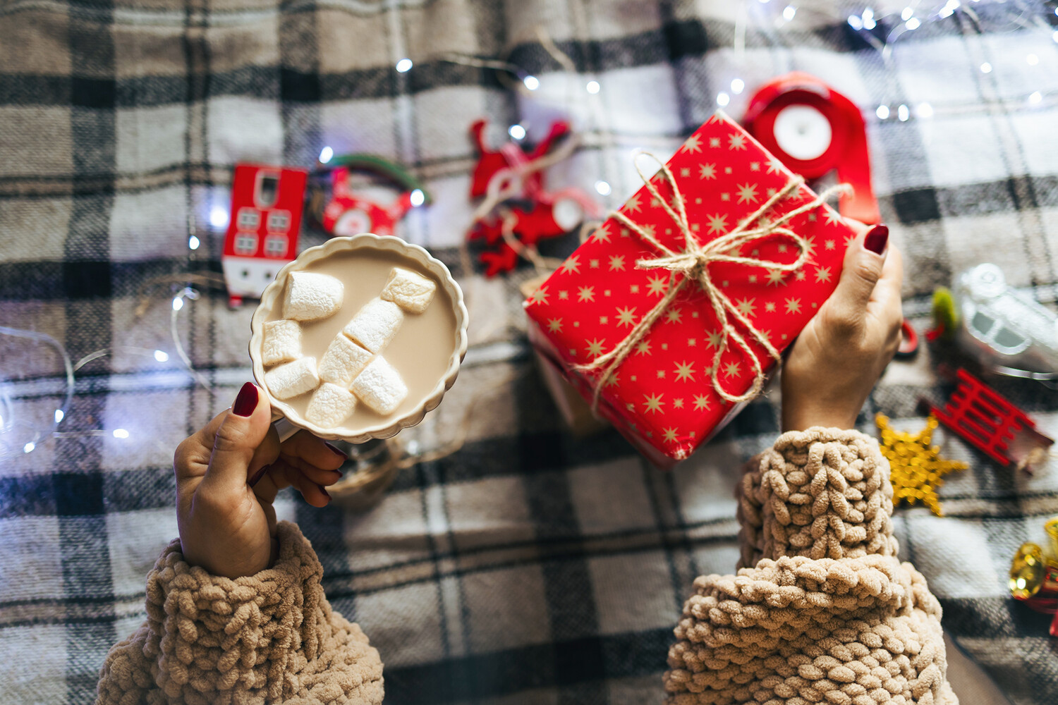 На подарки к Новому году траты составят до 5 тысяч рублей