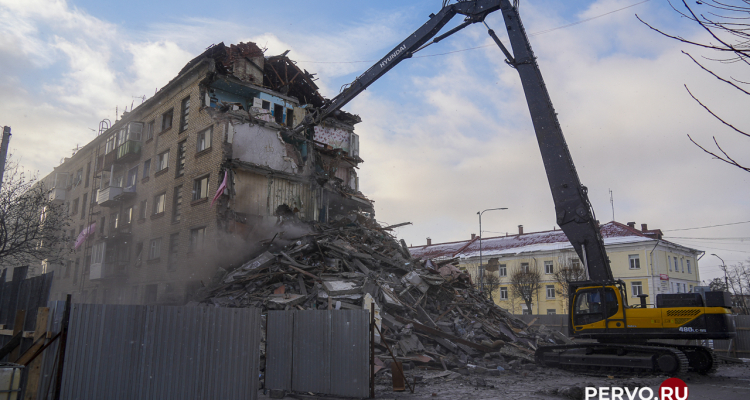 На улице Ватутина сносят пятиэтажный дом