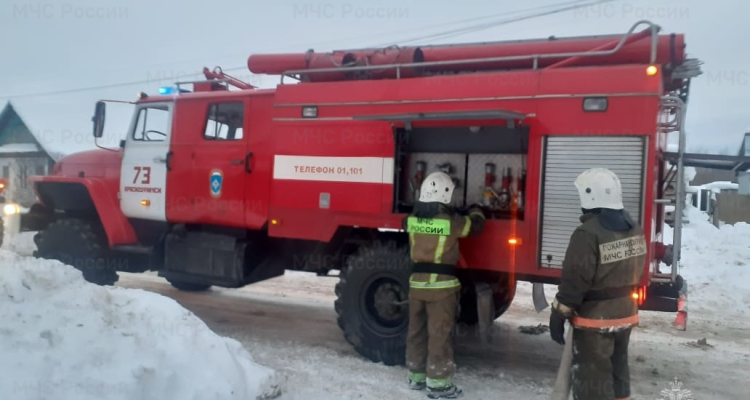 Под Первоуральском сгорел дом и автомобиль