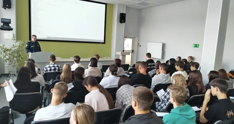 Выпускникам школ Первоуральска предложили службу в ГУФСИН и вузах ФСИН