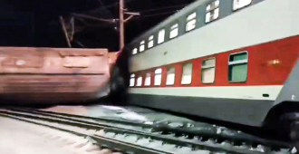 Число жертв столкновения поездов под Мурманском увеличилось до двух