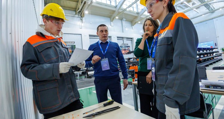 Сотрудники ПНТЗ завоевали призовые места в конкурсе «Лучший наставник ТМК»