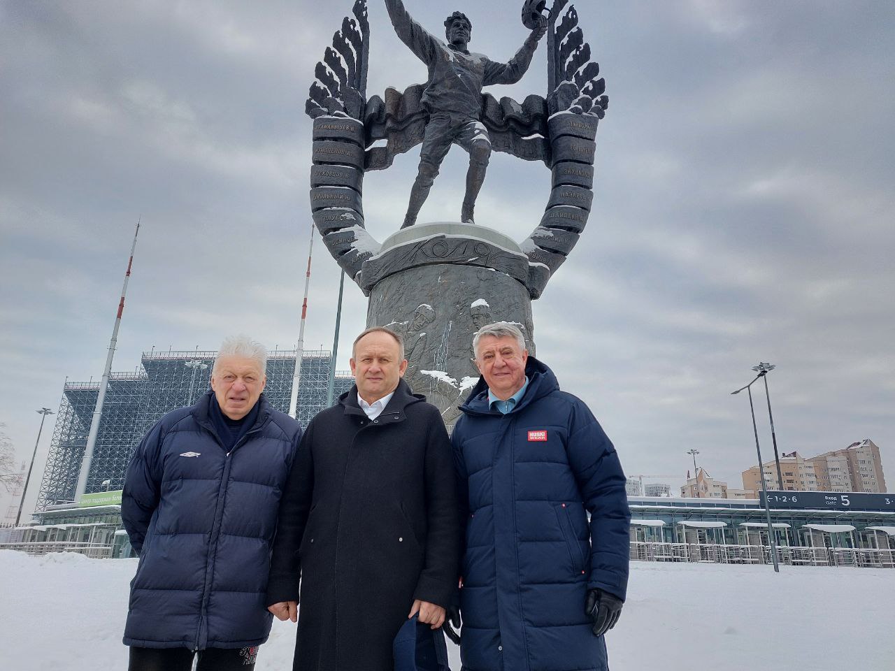 Сергей Мяус почтил память легендарного хоккеиста Николая Дуракова