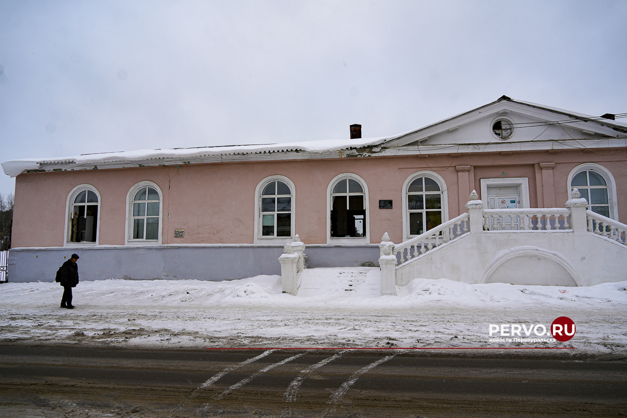 Легендарный стадион «Уральский Трубник» сносят