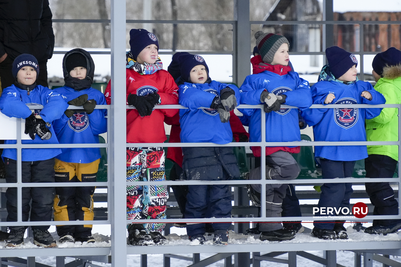 Молодёжка «Автомобилиста» провела тренировку на открытом льду стадиона «Хромпик»