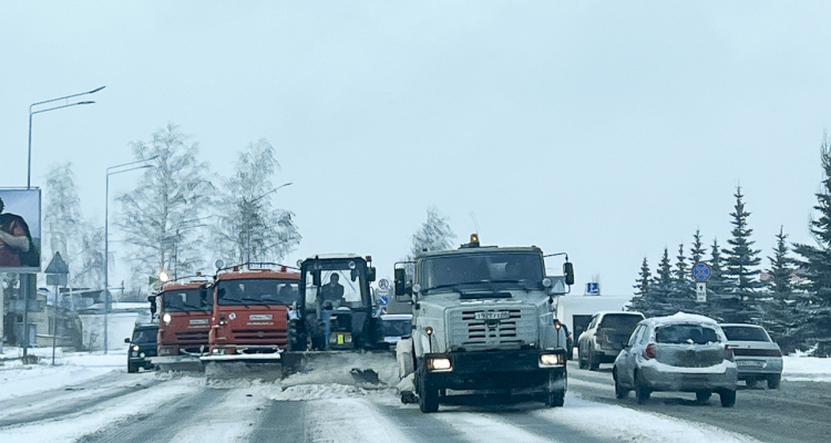 Городские дорожные службы работают в круглосуточном режиме