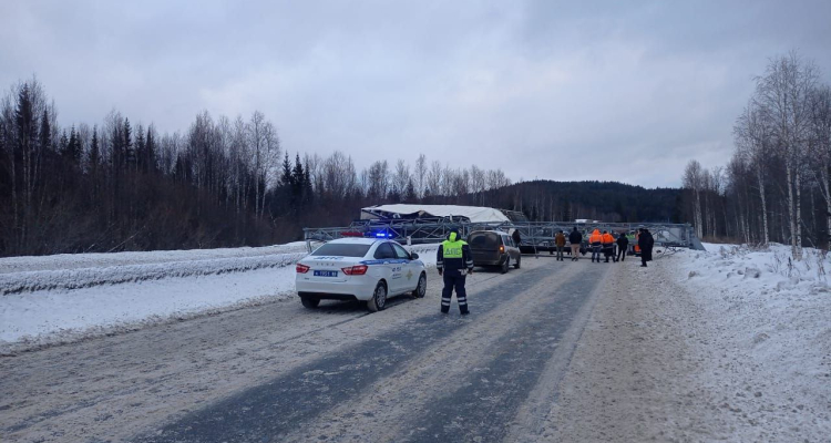 Движение на федеральной трассе остановлено. Пути объезда
