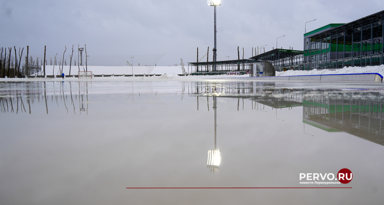 Тёплая погода растопила катки