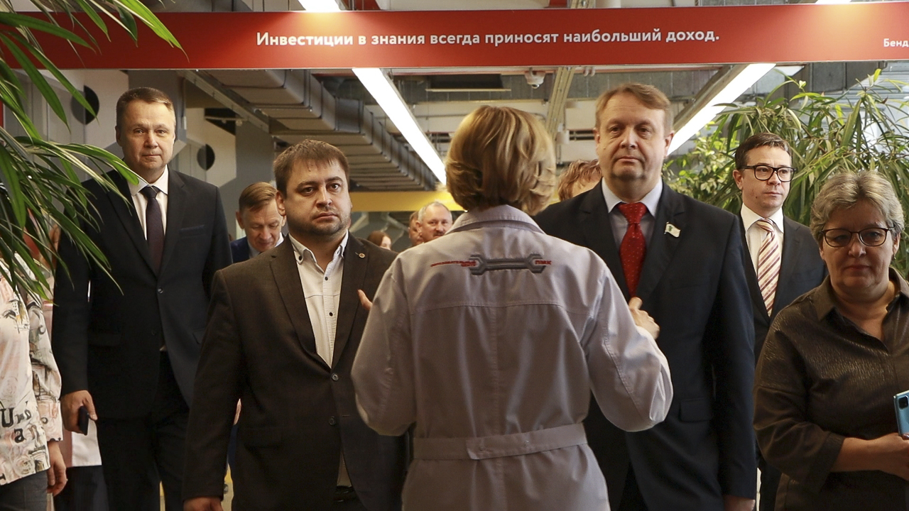 В Первоуральске председатели городских Дум Западного округа посетили образовательный центр «Будущее Белой металлургии»