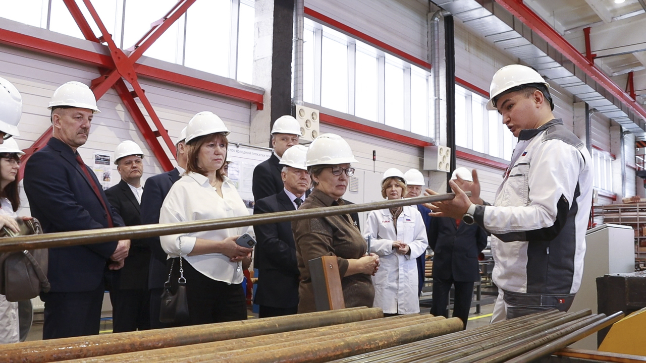 В Первоуральске председатели городских Дум Западного округа посетили образовательный центр «Будущее Белой металлургии»