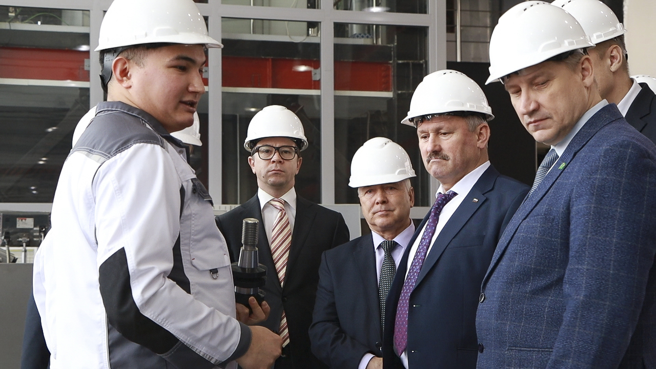 В Первоуральске председатели городских Дум Западного округа посетили образовательный центр «Будущее Белой металлургии»