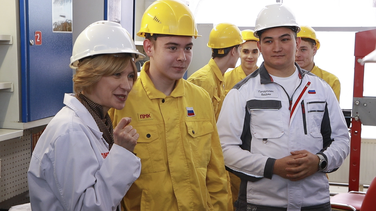 В Первоуральске председатели городских Дум Западного округа посетили образовательный центр «Будущее Белой металлургии»