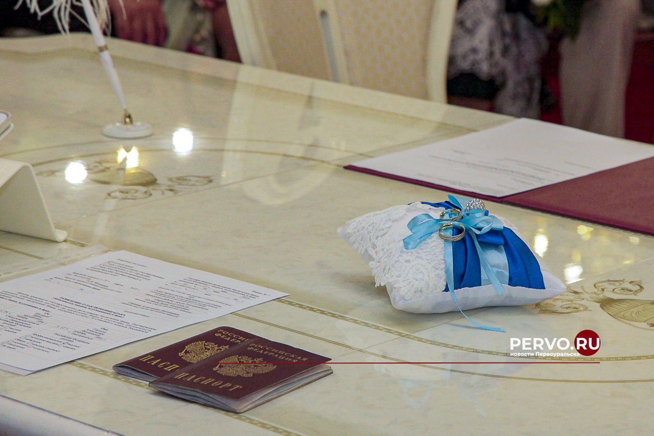 Молодожены атаковали загс ради красивых дат в феврале