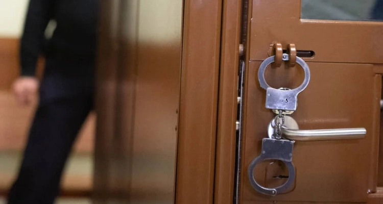 Экс-замглавы Солдатова за посредничество во взяточничестве