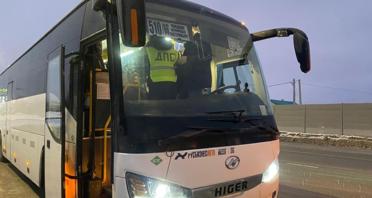 Сотрудники ГИБДД выявили 40 правонарушений у водителей автобусов