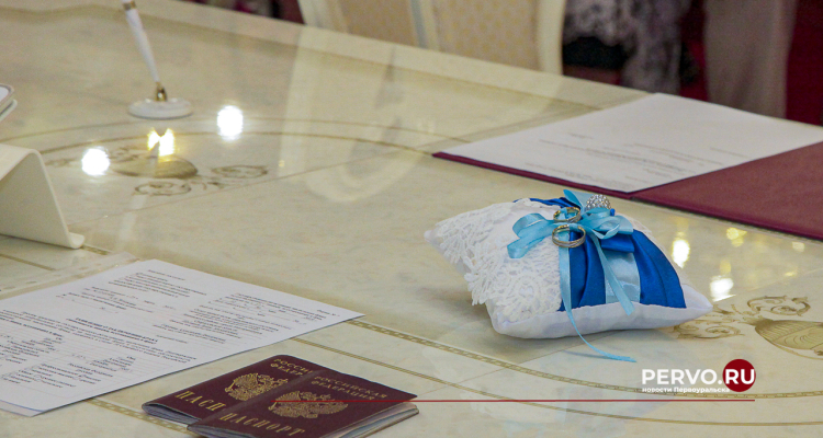 Молодожены атаковали загс ради красивых дат в феврале