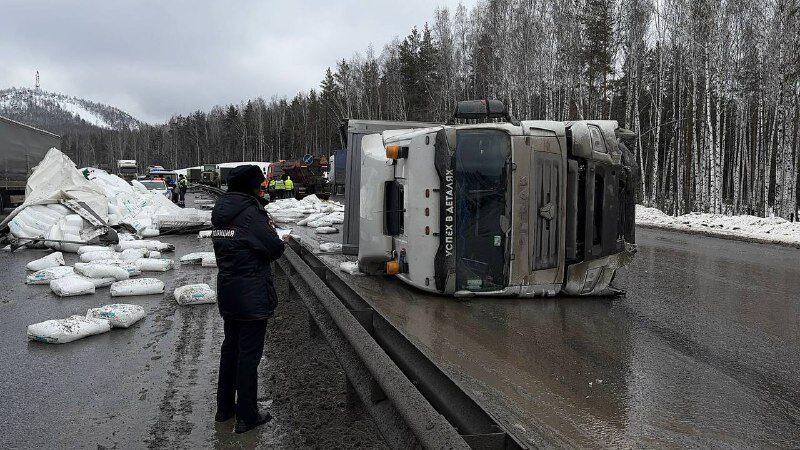 Из-за аварии пермский тракт около Первоуральска перекрыли