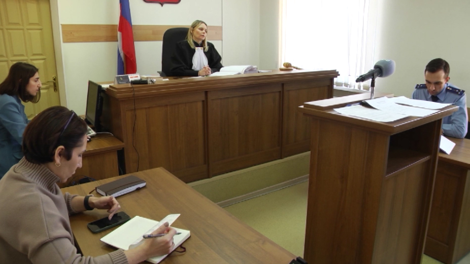 В суде началось рассмотрение дела о краже автомобильных колес