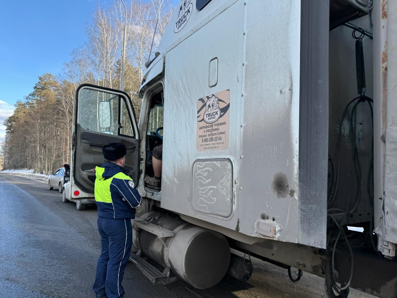 Сотрудники ГИБДД выявили 56 нарушений среду грузовых транспортных средств