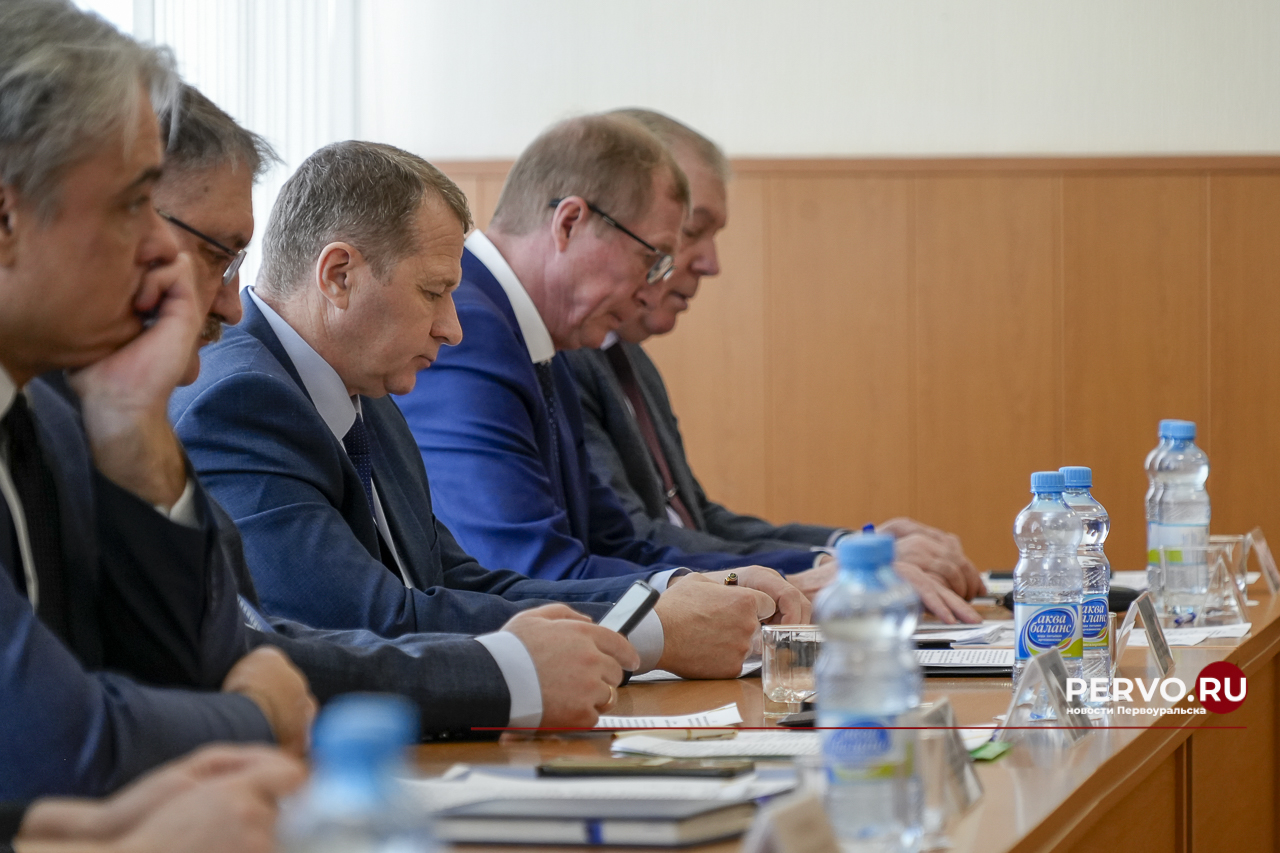 В администрации Первоуральска прошло совещание с участием замминистра Александром Клешниным