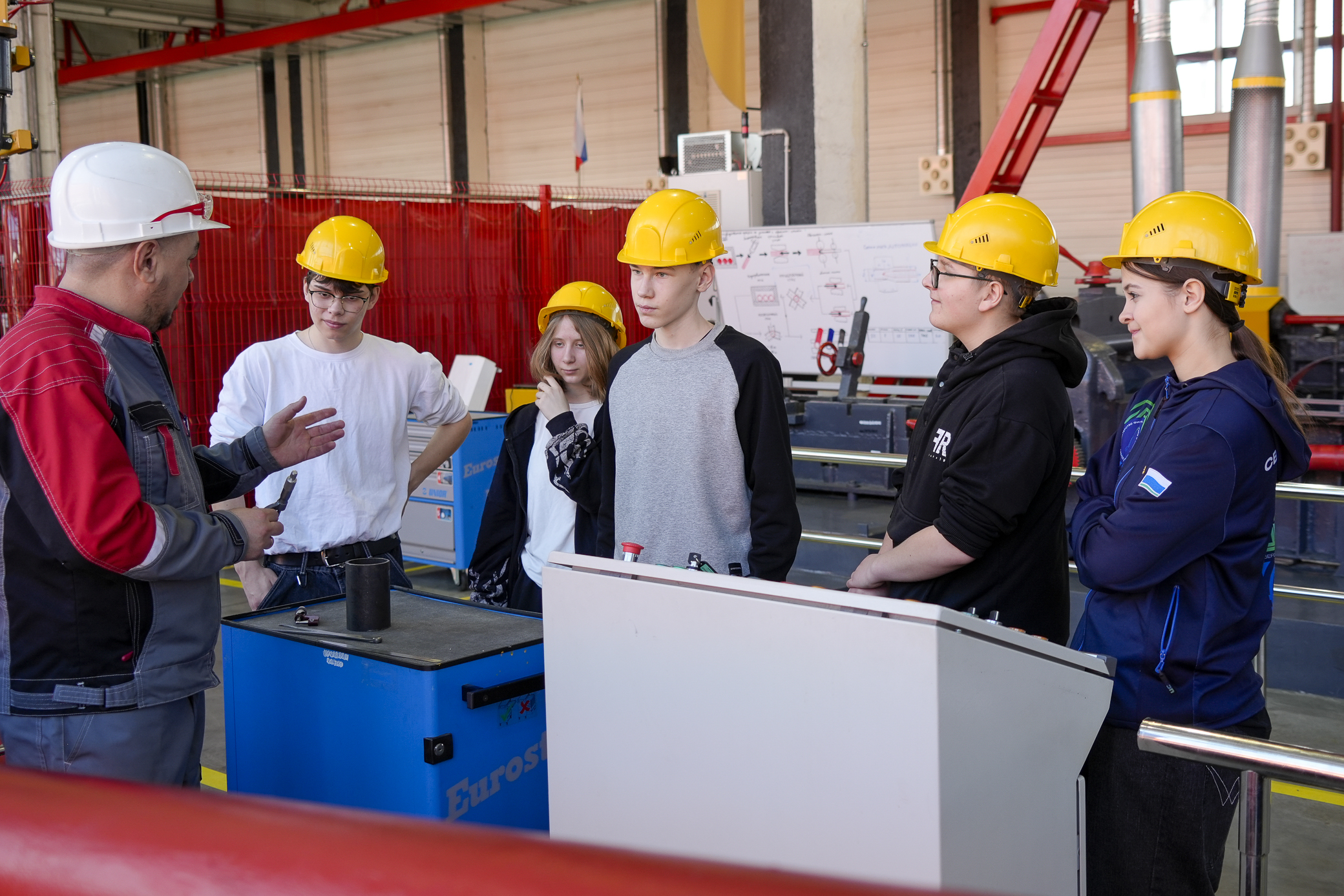 Школьники Первоуральска познакомились с программой «Будь профи»