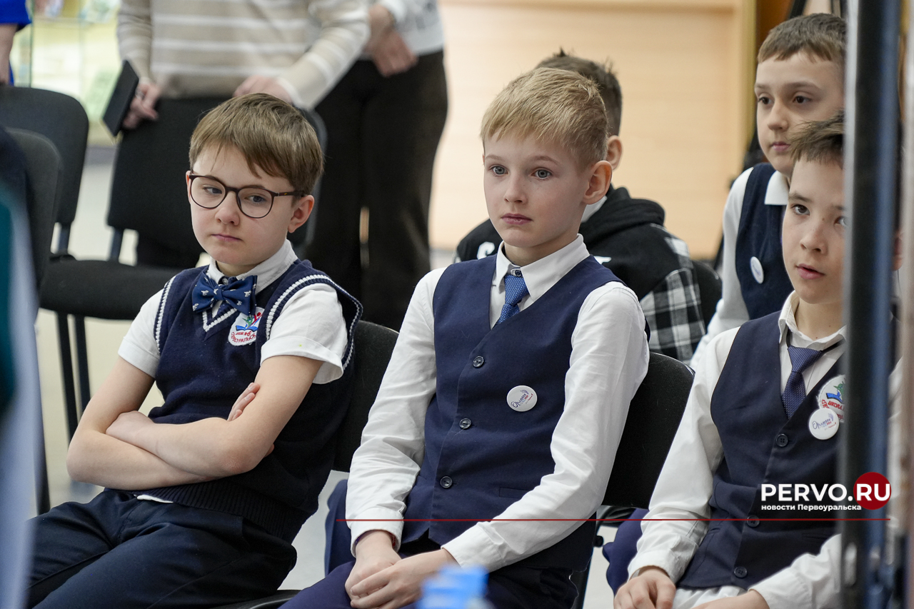 В Первоуральске провели живой урок, посвященный четвероногим боевым товарищам