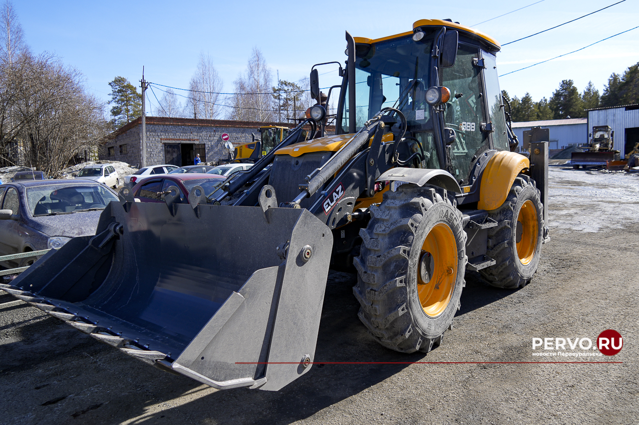 Для ЖКХ купили новый экскаватор-погрузчик