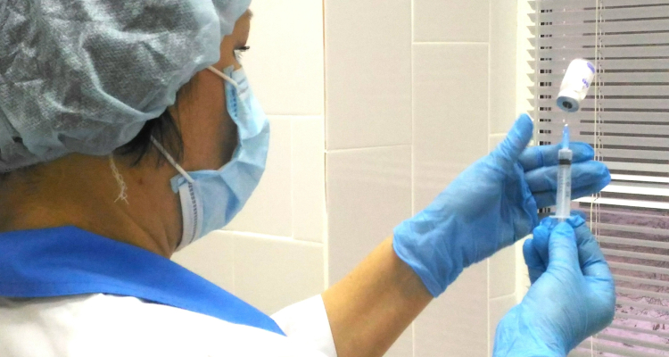 Медики приглашают пожилых первоуральцев привиться от пневмококка