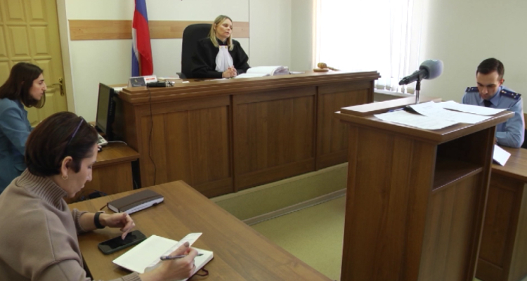 В суде началось рассмотрение дела о краже автомобильных колес