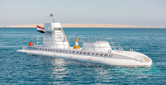 Батискаф в Хургаде начал погружение с двумя открытыми люками