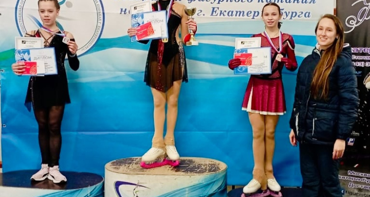 🏆 Первоуралочка — чемпионка соревнований «Медный конёк»