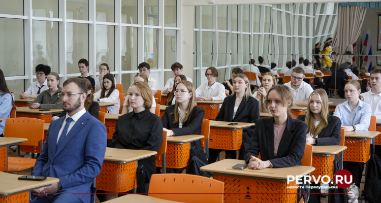 В школе №32 Первоуральска прошел открытый «Урок цифры»