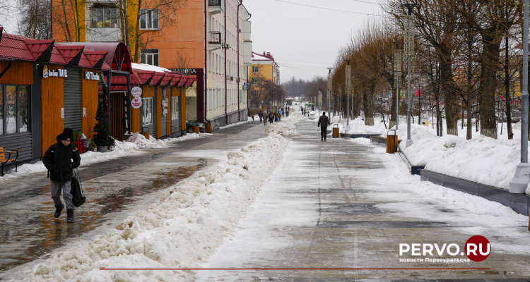 В Первоуральск пришёл очередной снегопад