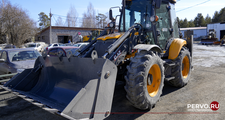 Для ЖКХ купили новый экскаватор-погрузчик