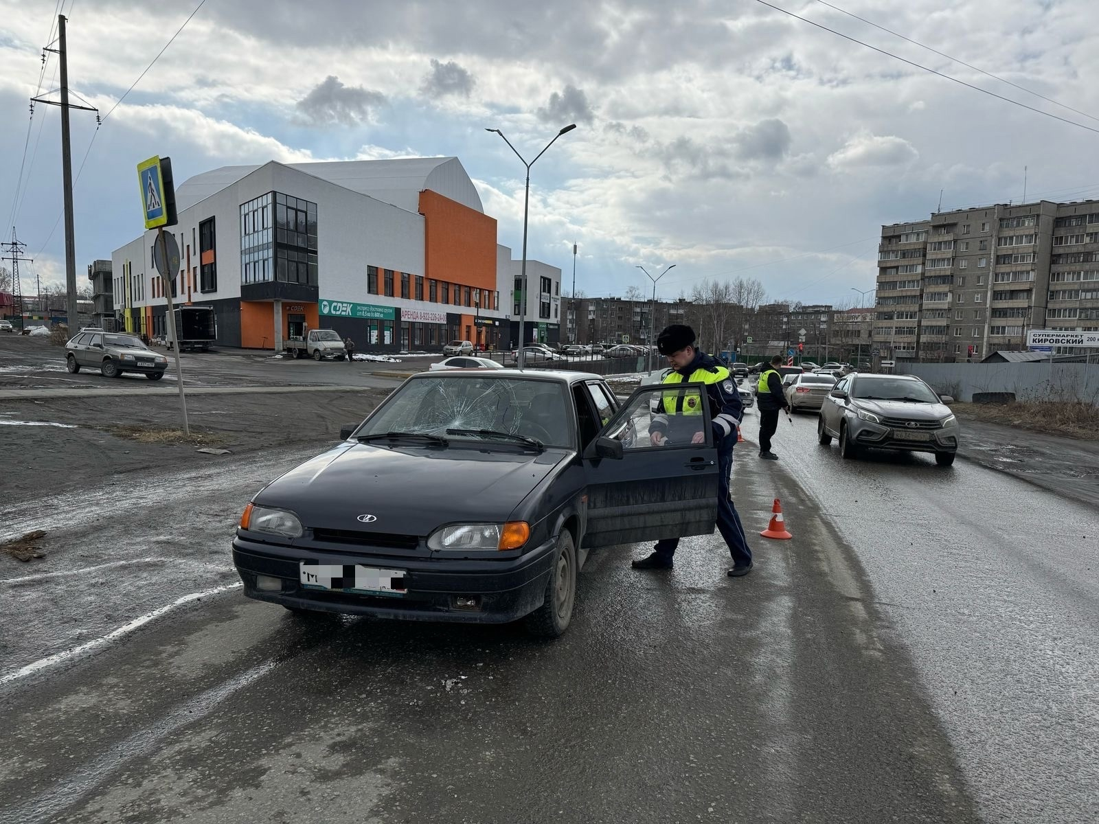 На улице Кольцевая водитель АВТОВАЗА сбил пешехода