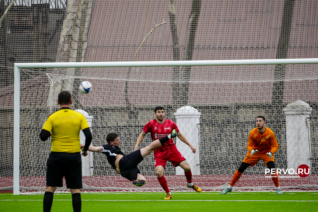 Футболисты «Хромпика» выиграли «Металлург» со счётом 5:1