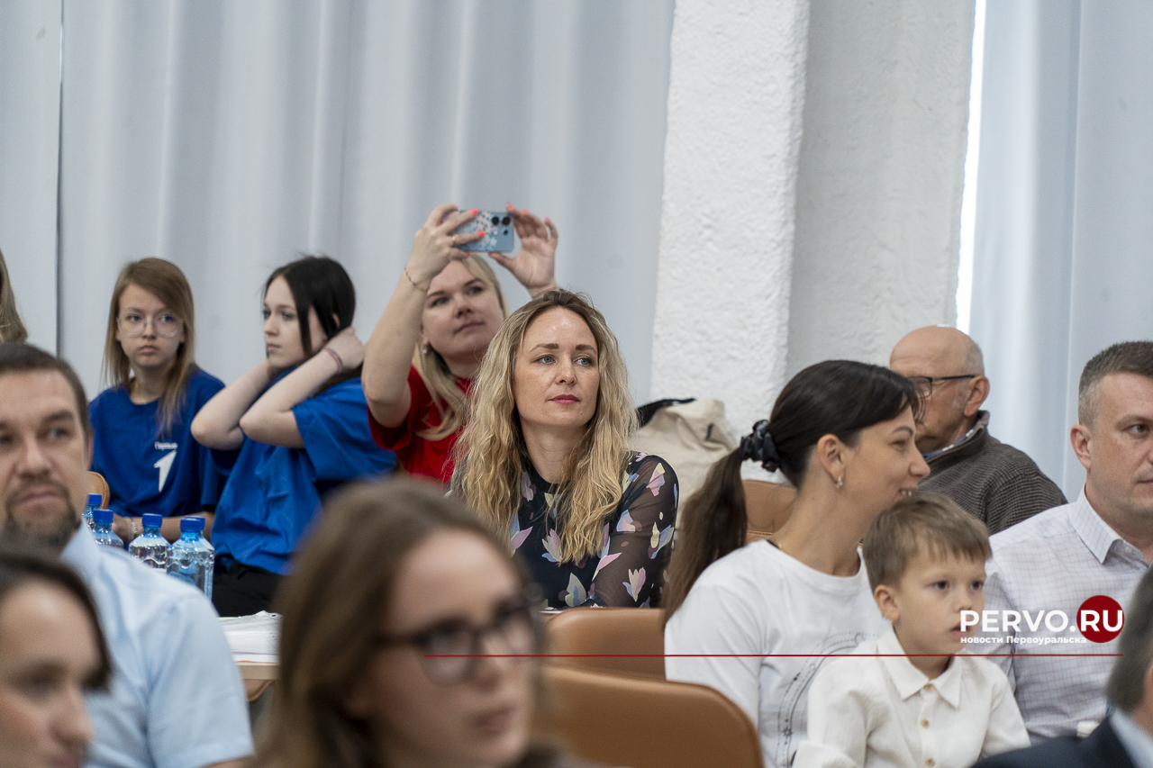 В ИКЦ Первоуральска состаялся конкурс всероссийского проекта «Родные-любимые»