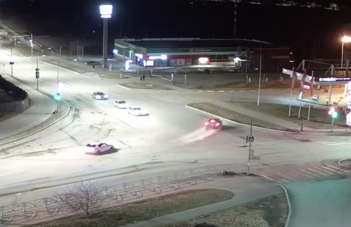 В Первоуральске машины ДПС устроили погоню за нарушителем (видео)