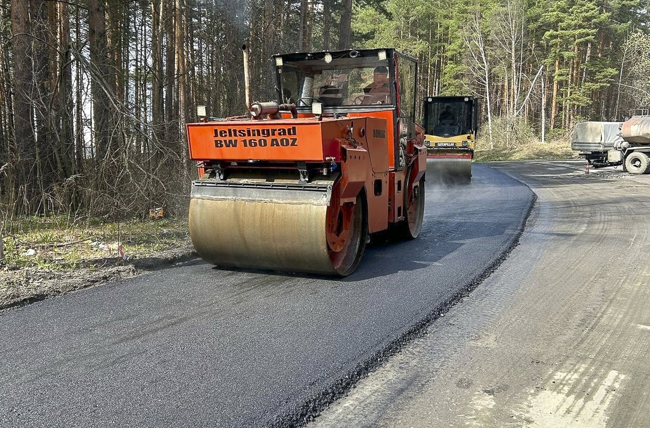 На улице Гагарина уложили первый слой асфальта