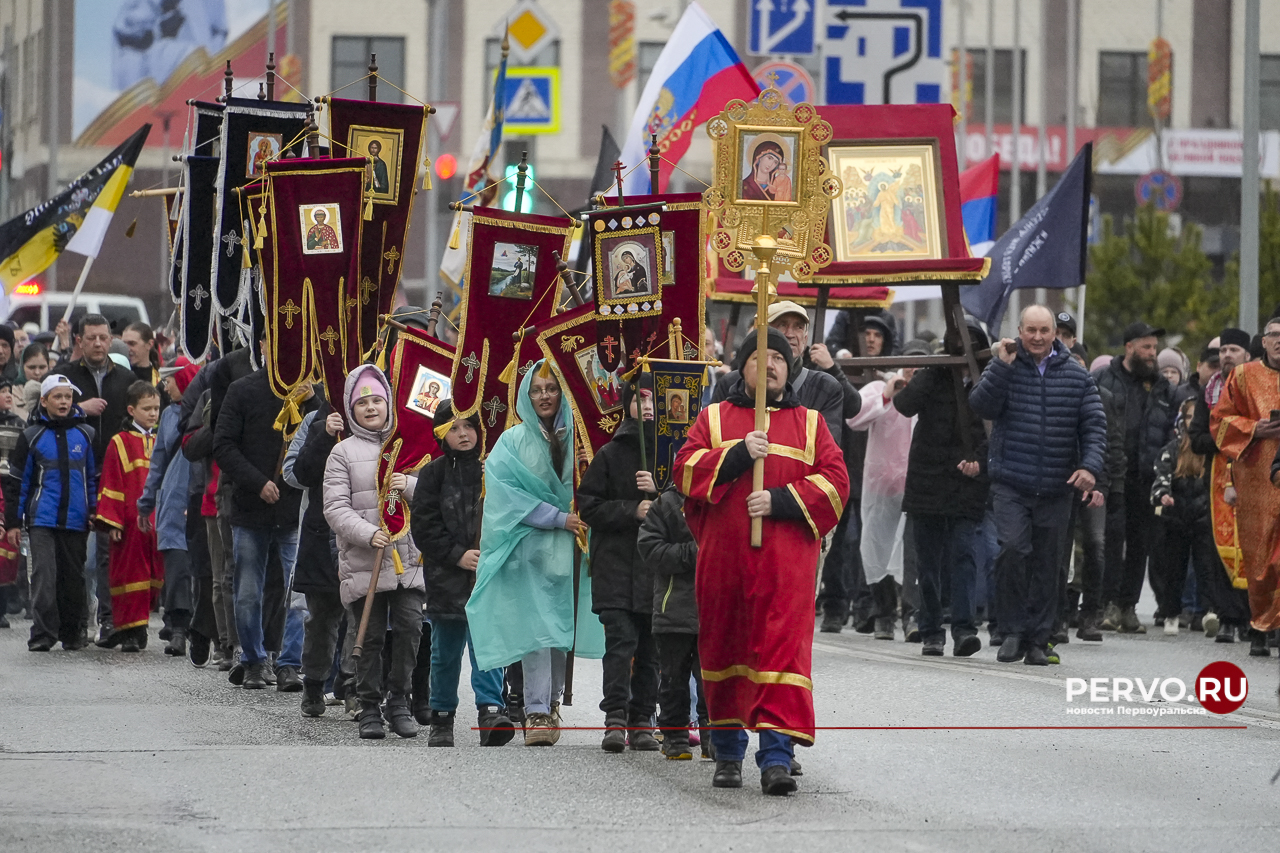 В день светлой Пасхи в Первоуральске прошёл Крестный ход