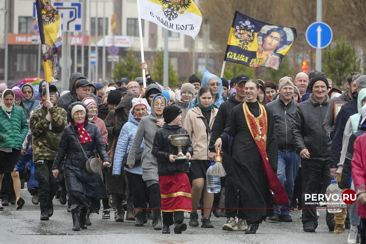 В день светлой Пасхи в Первоуральске прошёл Крестный ход
