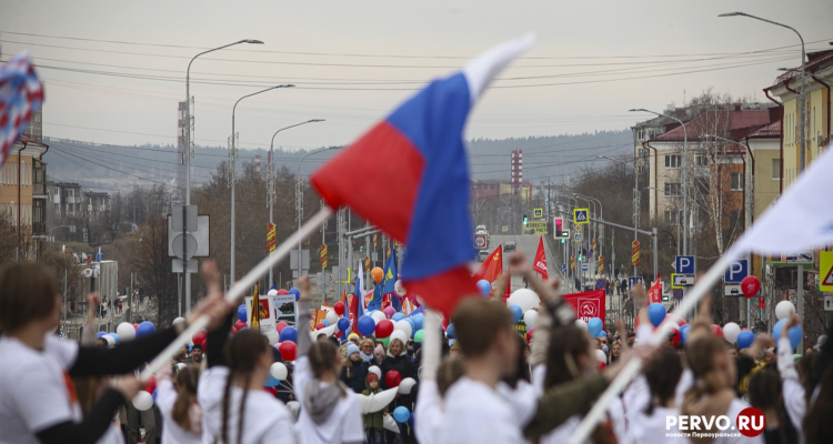 Роструд напомнили о выходных днях на майские праздники