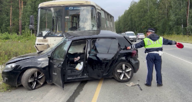 Начался судебный процесс по делу о гибели пассажира машины, влетевшей в автобус