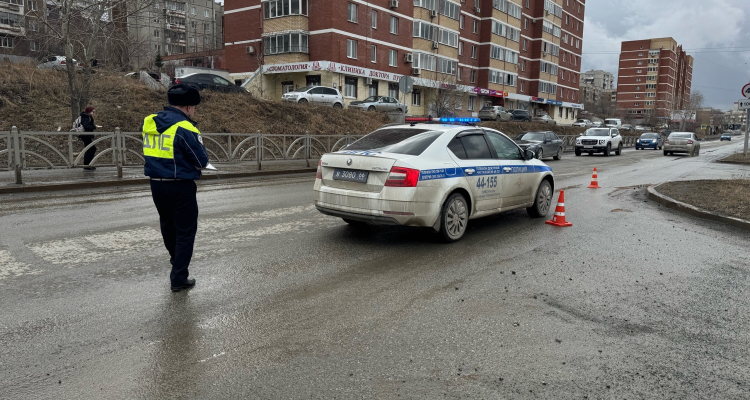 В Первоуральске на проезжей части насмерть задавили мужчину