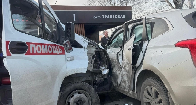 На Динасе внедорожник столкнулся со скорой помощью