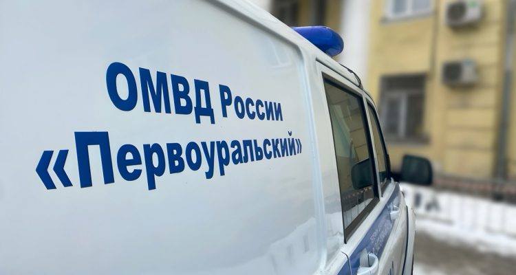 Собутыльники украли у знакомой банковскую карту